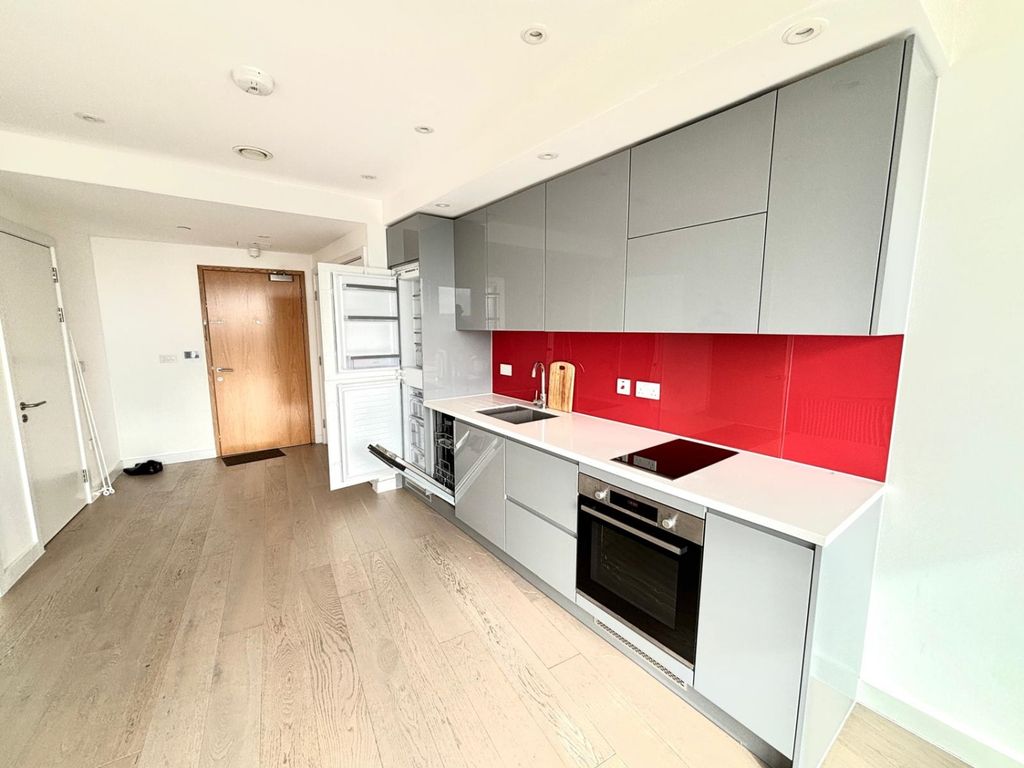Property photo 3 of 8 Kitchen