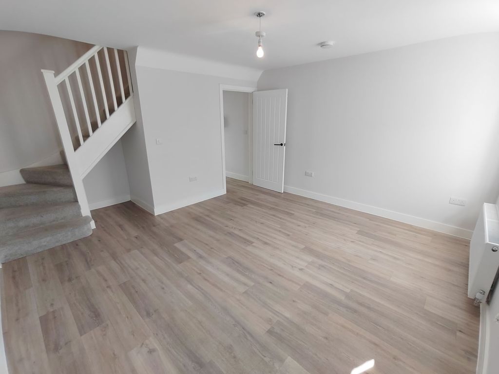 Property photo 3 of 12 Markt837485520260725-Interior-9-Mttwawgwzfemzmuz.Jpg