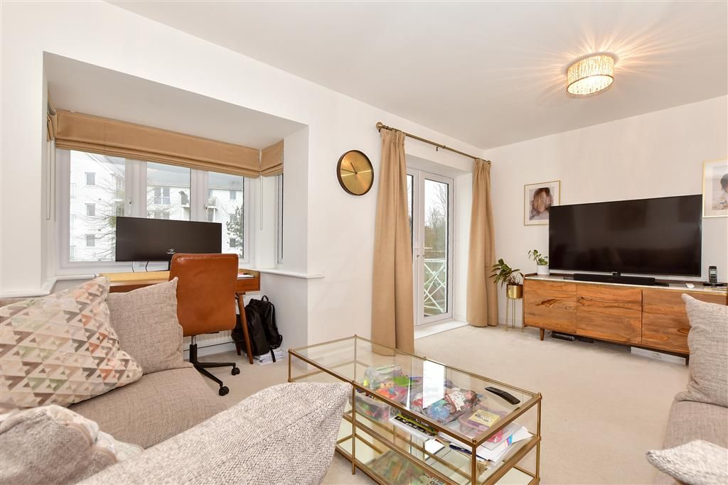 Property photo 3 of 11 Sitting Room