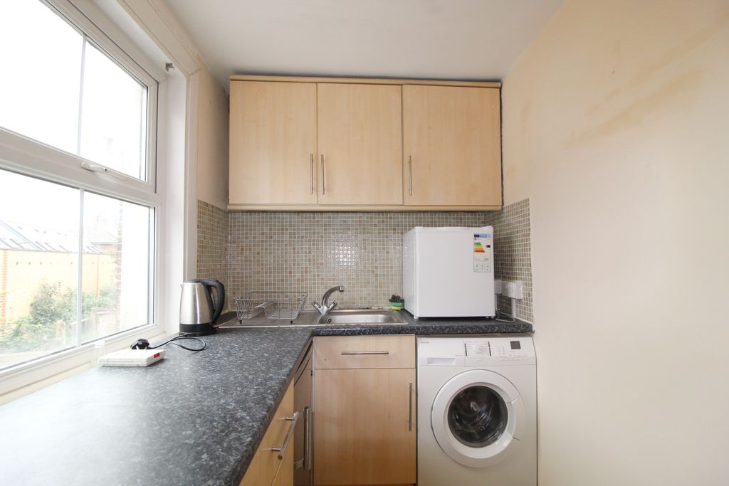 Property photo 3 of 14 Kitchen