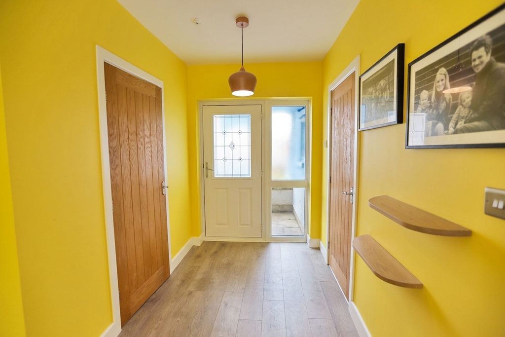 Property photo 2 of 26