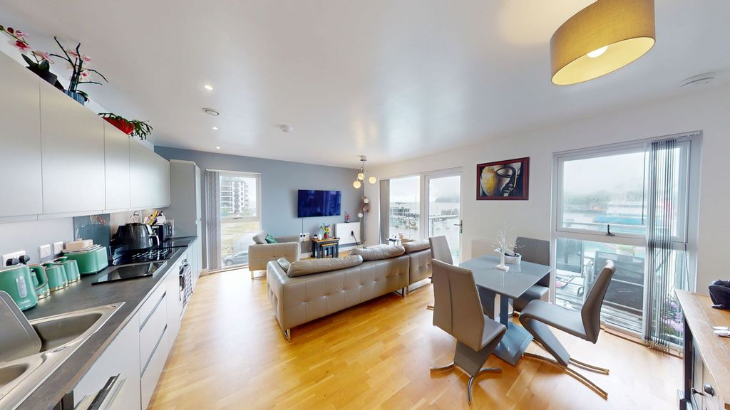 Property photo 3 of 11