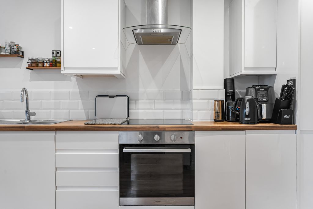 Property photo 3 of 12 Kitchen