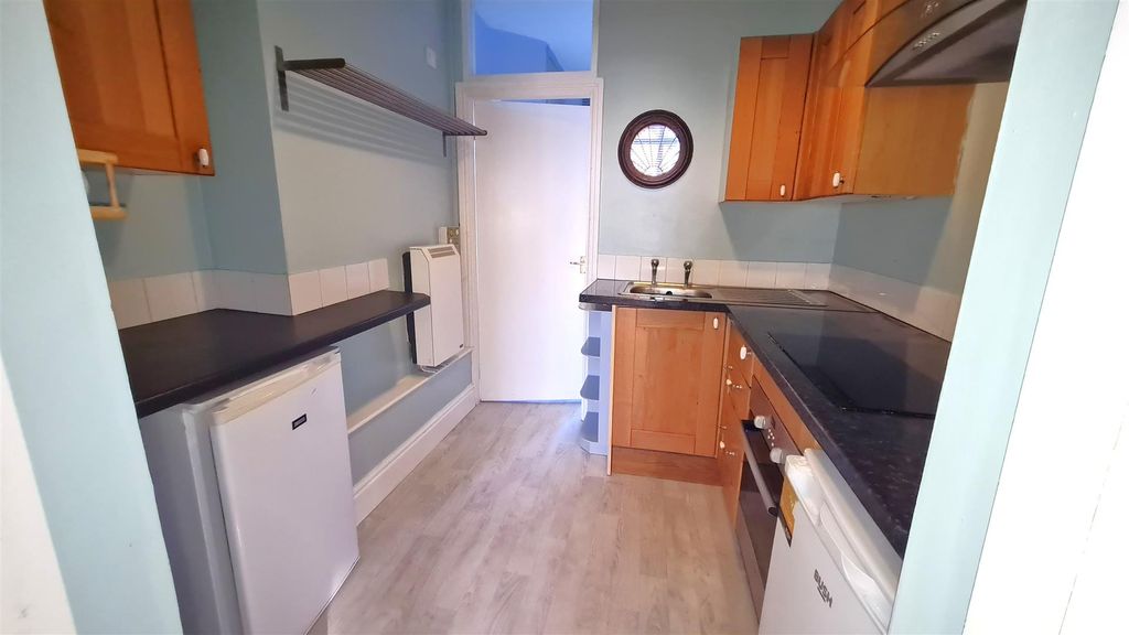 Property photo 2 of 5 Kitchen