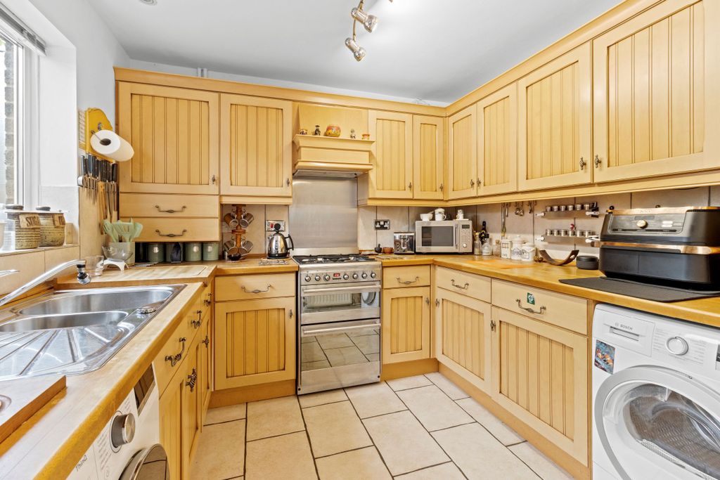 Property photo 3 of 22