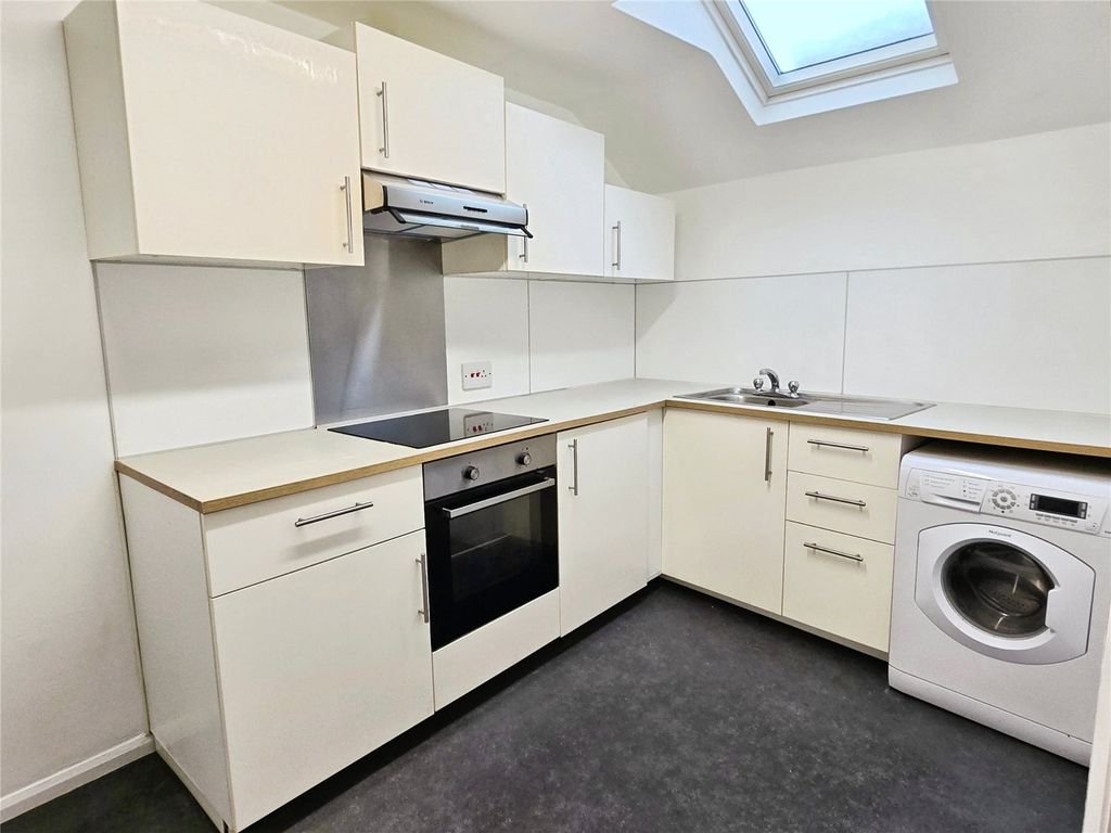 Property photo 3 of 5 Kitchen