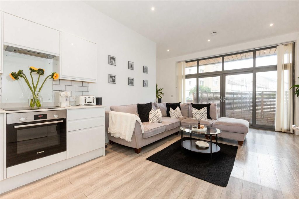 Property photo 3 of 9 Lennox-10.Jpg