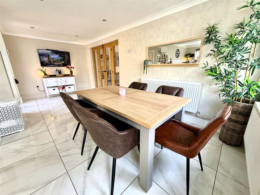 Property photo 3 of 24 Diner.Jpeg