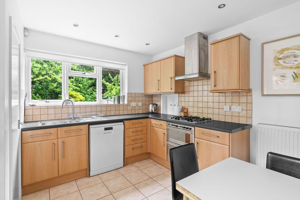Property photo 2 of 33