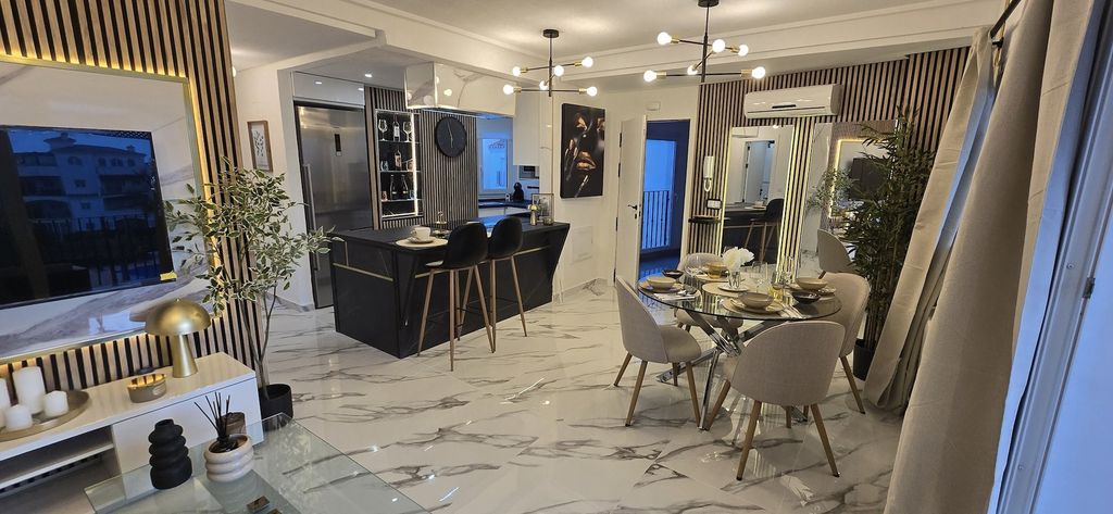 Property photo 1 of 43