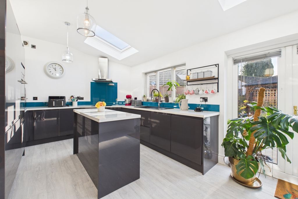 Property photo 1 of 19 Cam03162G0-Pr0387-Still028