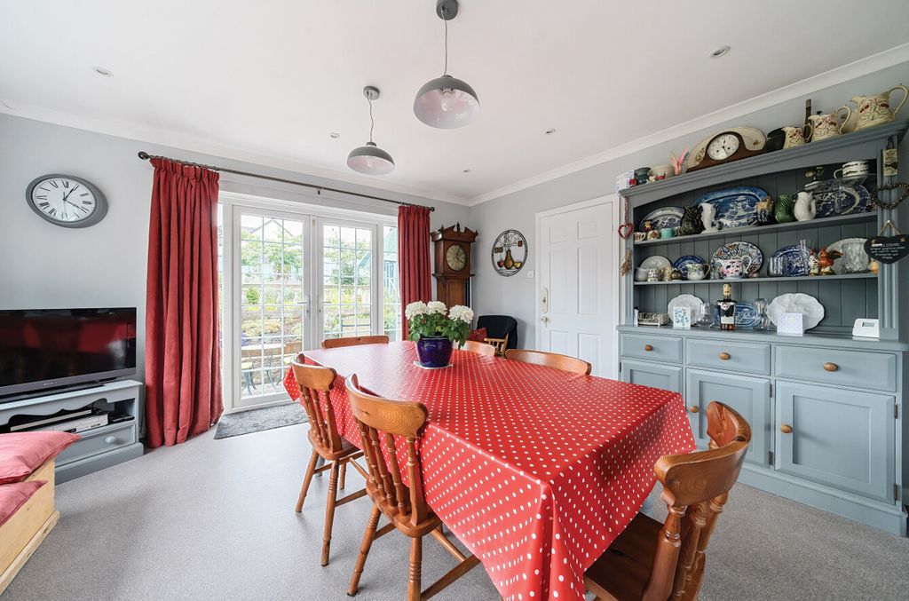 Property photo 2 of 23 Tiverton Seddons