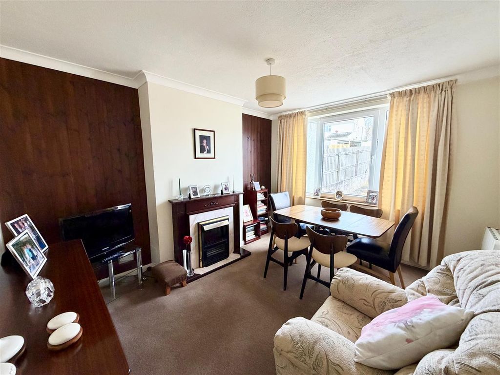 Property photo 3 of 12 Dining Room