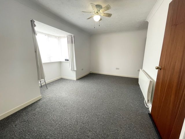 Property photo 3 of 9 Lounge