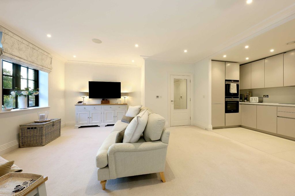 Property photo 2 of 16 Picture No. 13