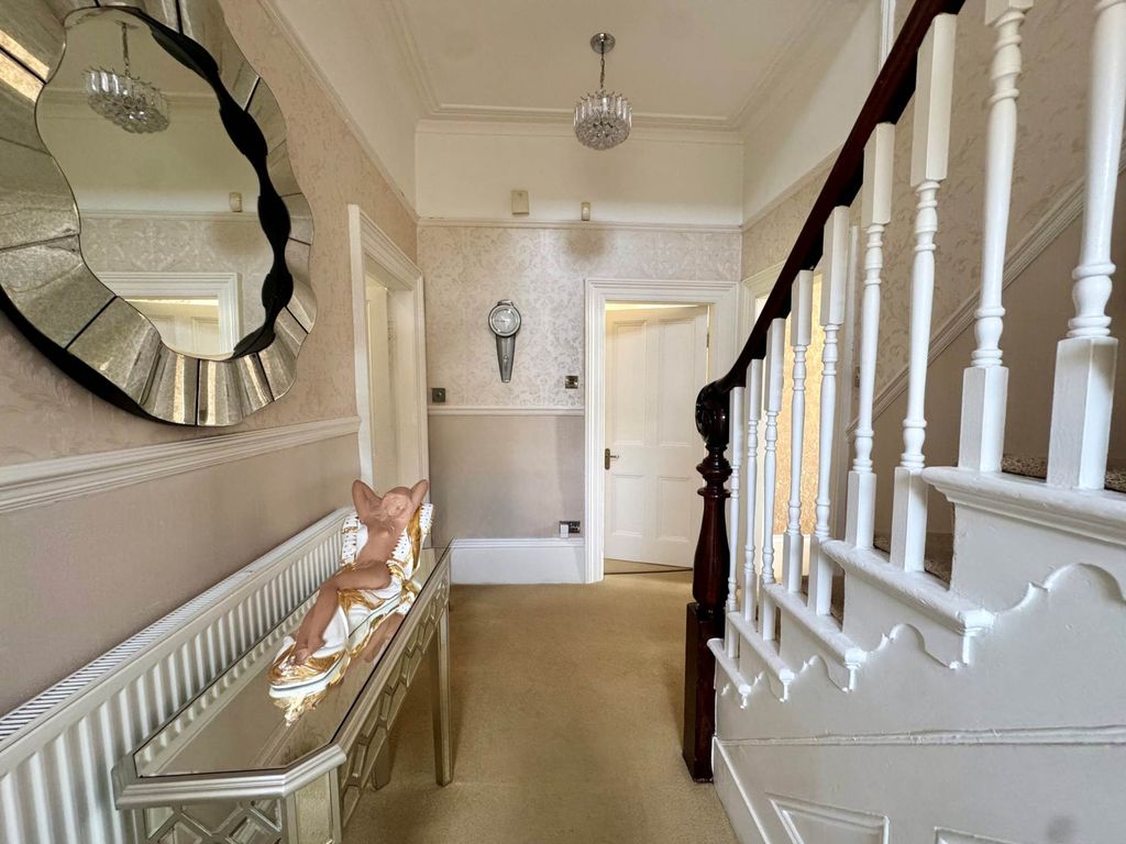 Property photo 2 of 30