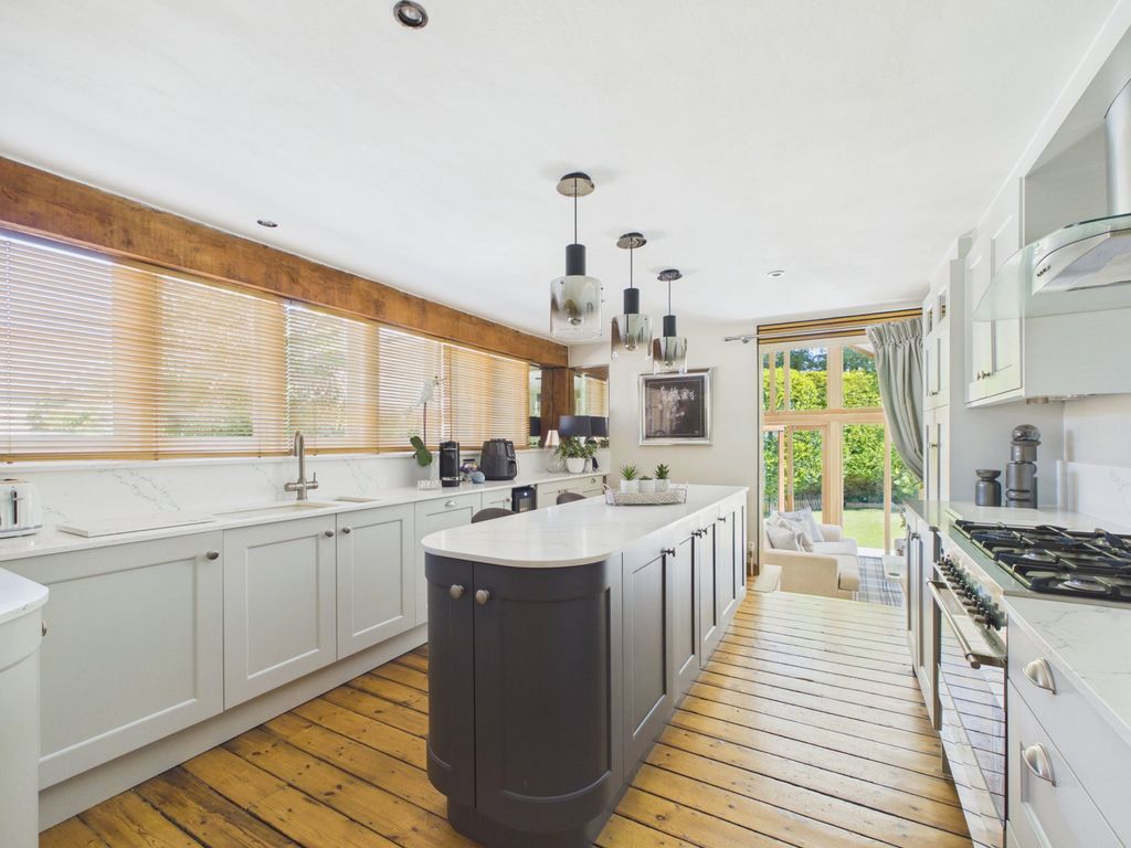 2 bed barn conversion for saleCurteys, Old Harlow CM17 photo 5
