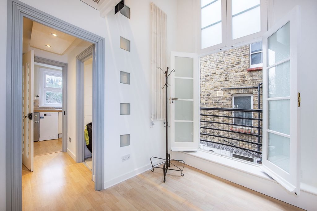 Property photo 2 of 9 Earlsfield-Road-0013