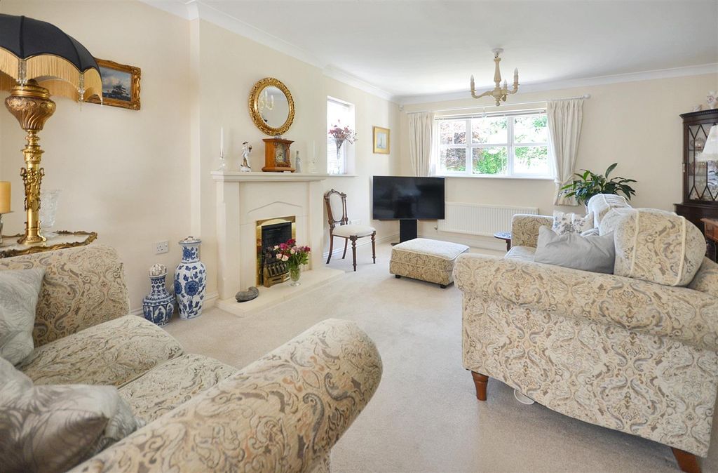 Property photo 2 of 11 Sitting Room