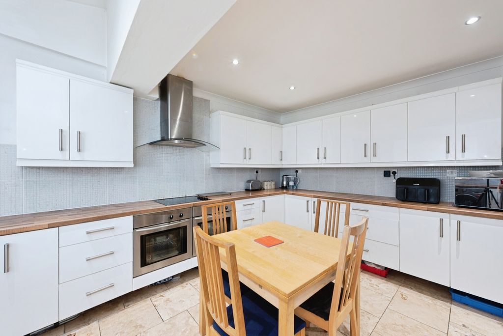 Property photo 3 of 20 Pbox-Img.Jpg