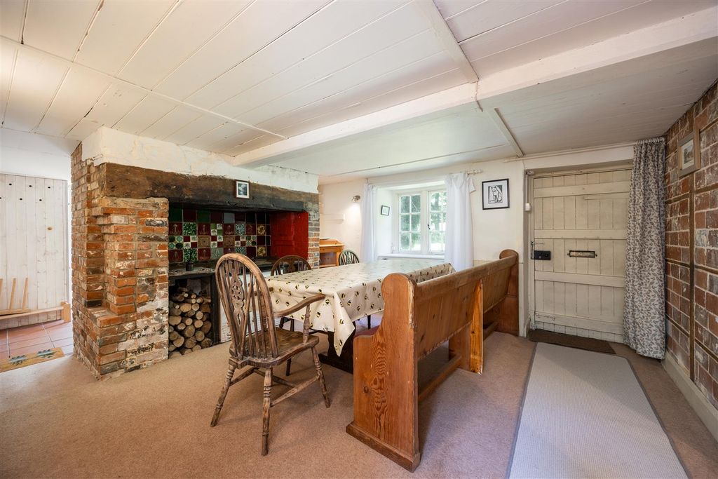Property photo 2 of 10 Calbourne_Spence Willard.Jpg