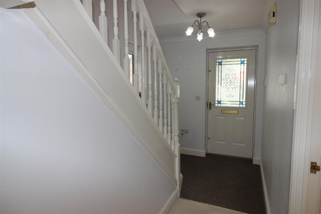 Property photo 2 of 21 Entrance Hallway