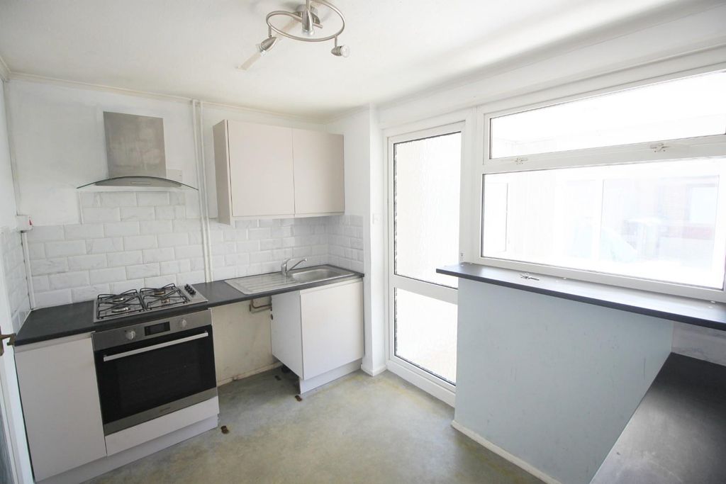 Property photo 3 of 15 Kit 1 Nn.Jpg