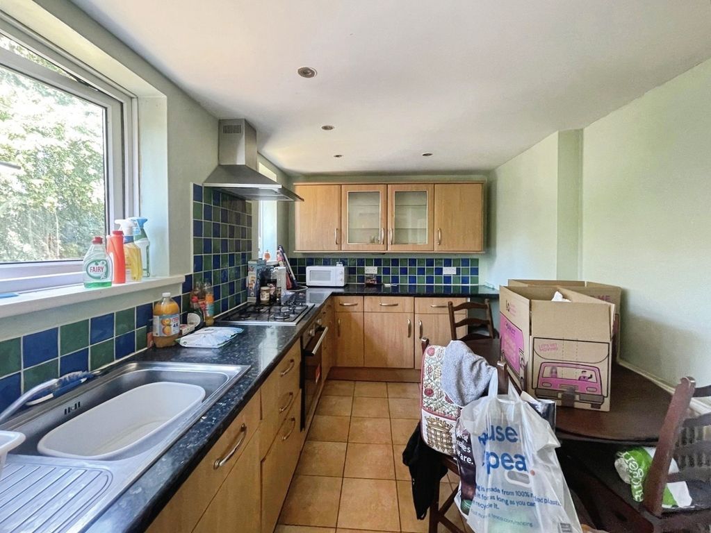 Property photo 2 of 11 Kitchen