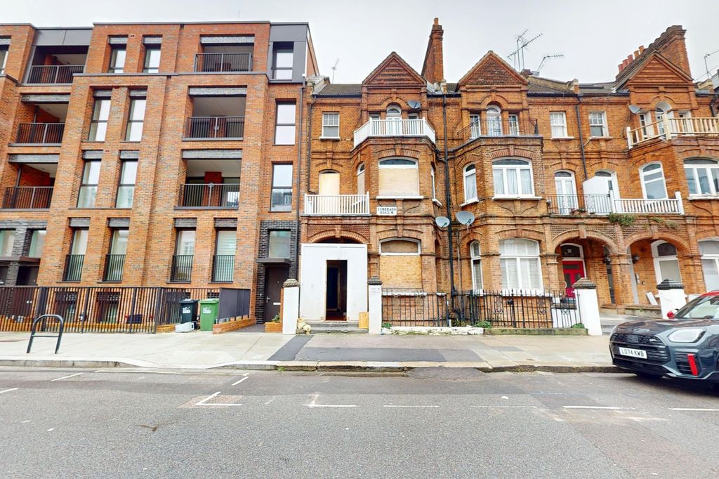 Property photo 1 of 33 Flats A-D, 78 Comeragh Road, London W14 9Hr