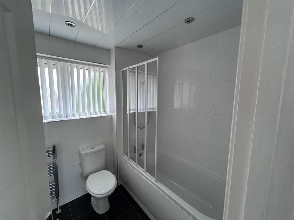 Property photo 3 of 10 Rowans Bathroom.Jpeg