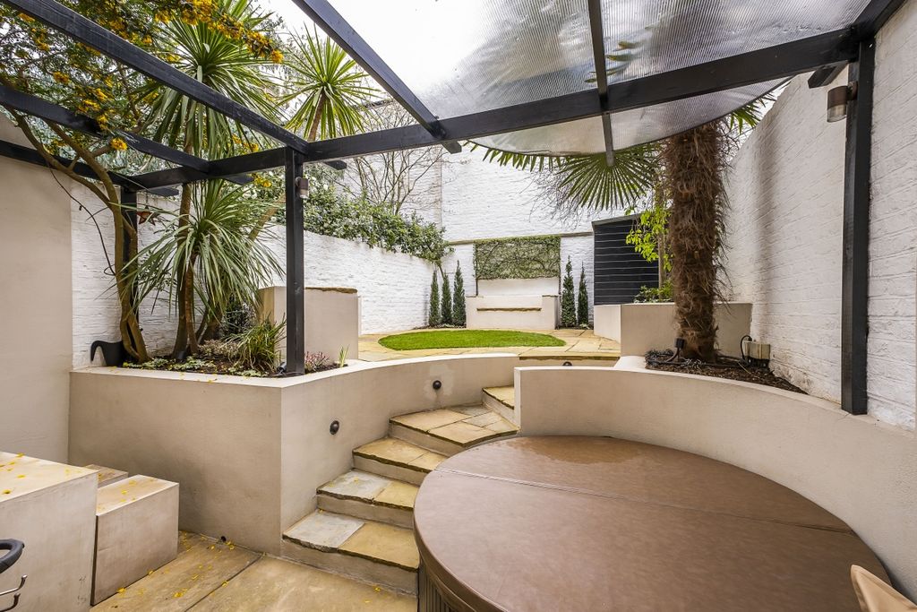 Property photo 2 of 12 Flat-1-88-Beaufor...