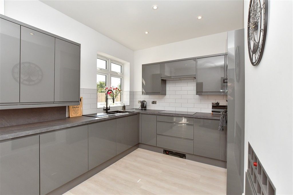 Property photo 3 of 15 Kitchen