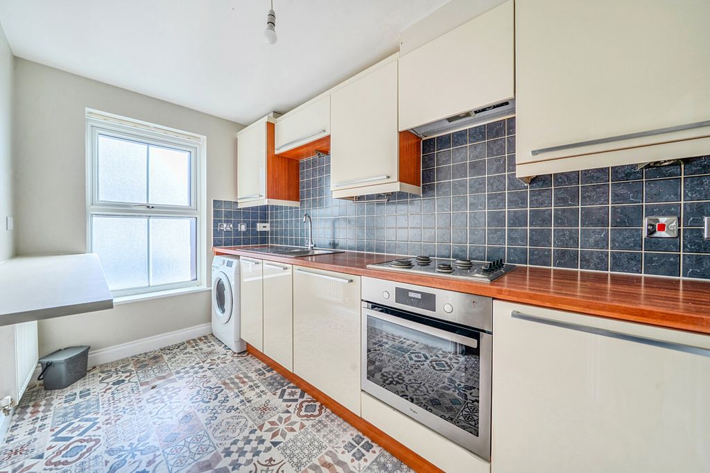 Property photo 2 of 19 Kitchen
