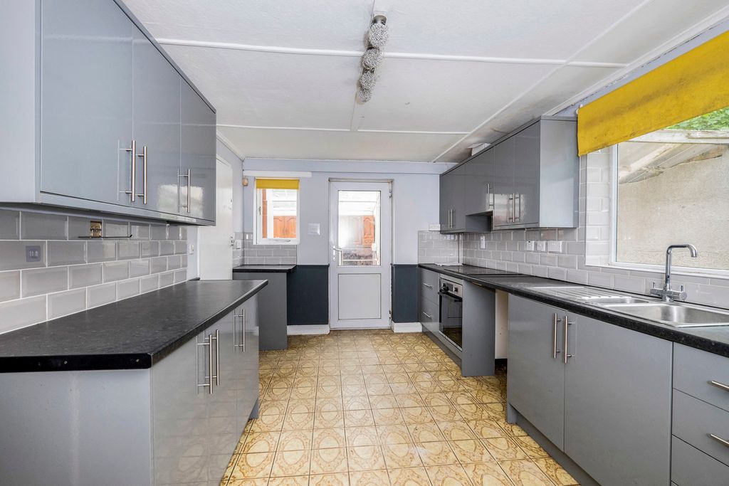 Property photo 3 of 17 Pbox-Img.Jpg