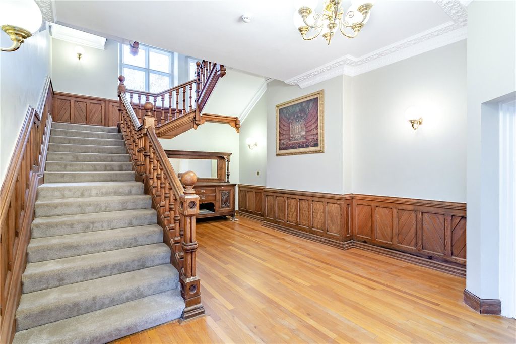 Property photo 2 of 10 Communal Hall