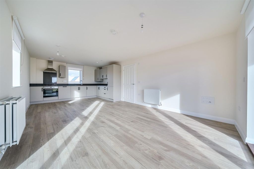 Property photo 2 of 11 1375510-9-6909Ecfebbb0A.Jpg