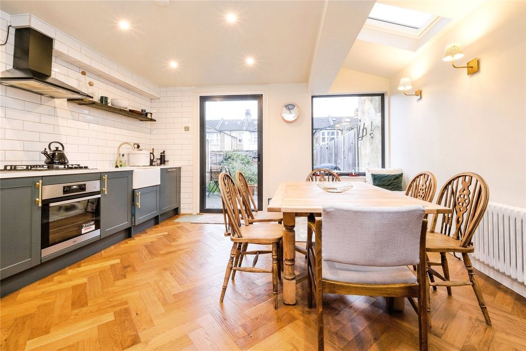 Property photo 3 of 27 Picture No. 11