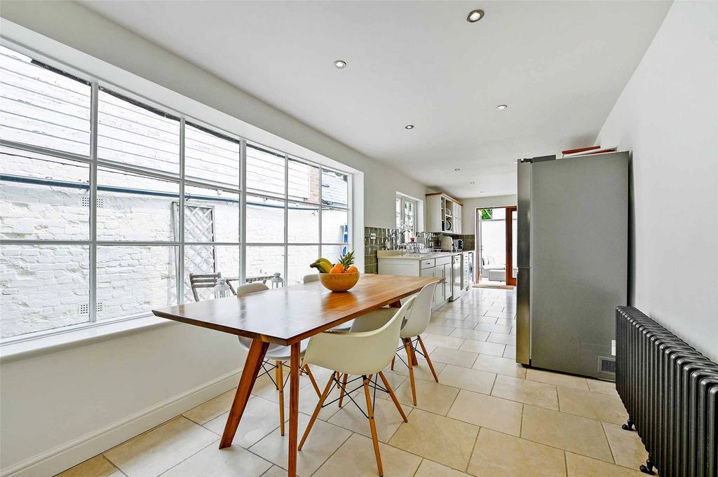 Property photo 3 of 20 Dining Area
