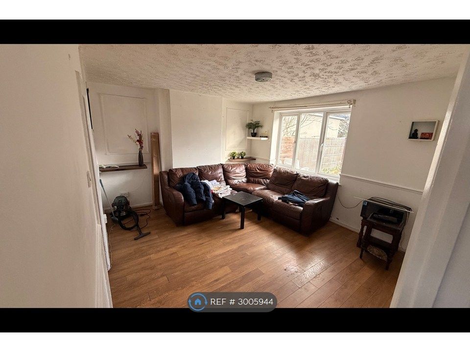Property photo 2 of 35