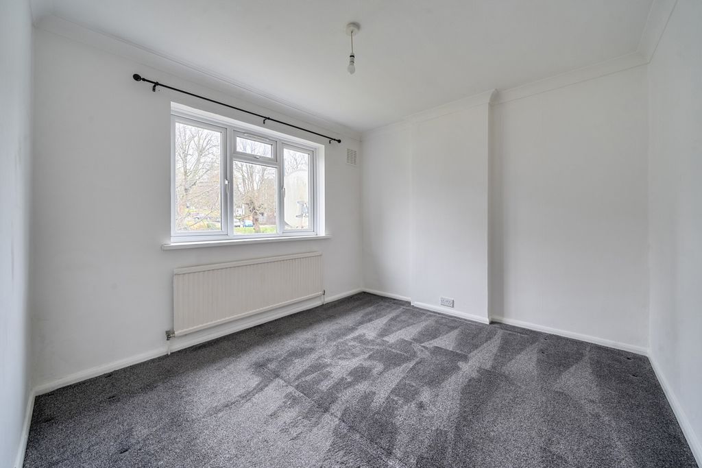 Property photo 3 of 14 1435204-12-69c273...