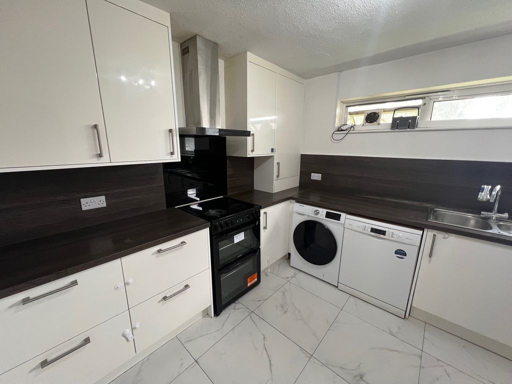 Property photo 2 of 8 Image