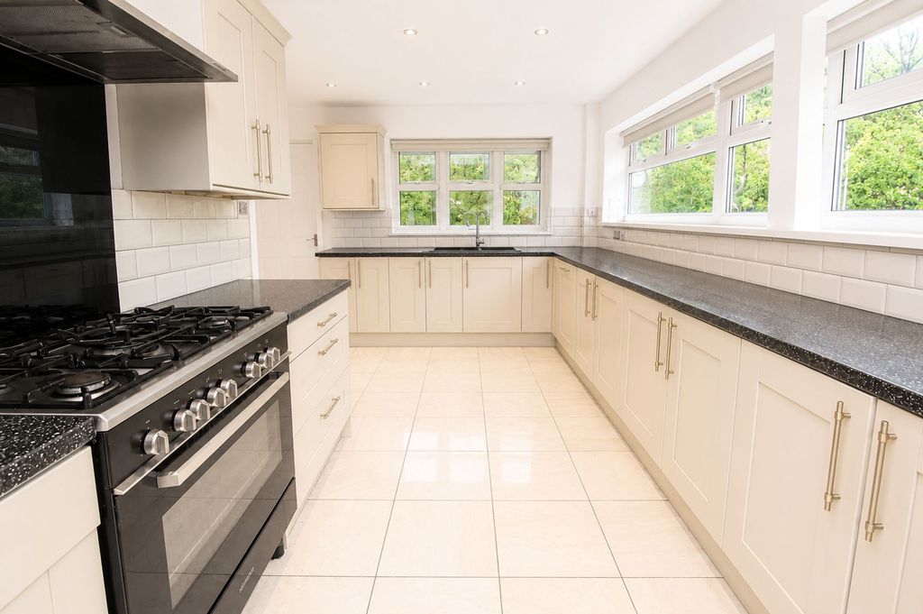 Property photo 3 of 33