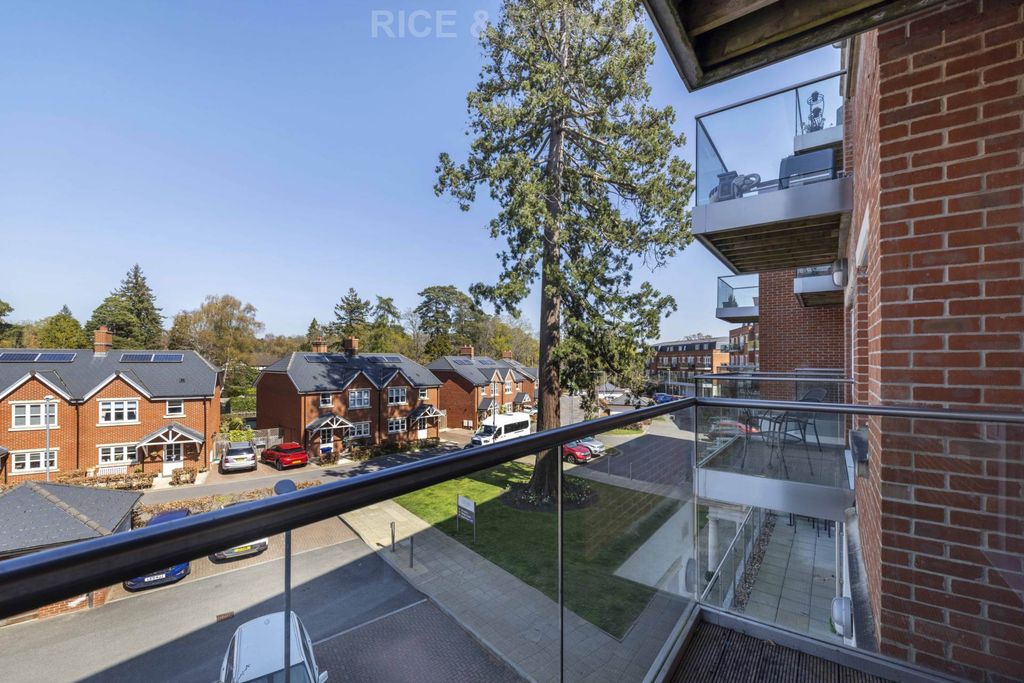 Property photo 1 of 24