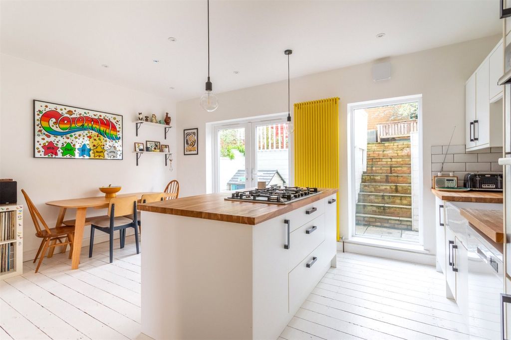 Property photo 3 of 19 Picture No. 16