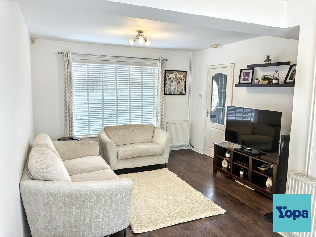 Property photo 3 of 15 Lounge Area