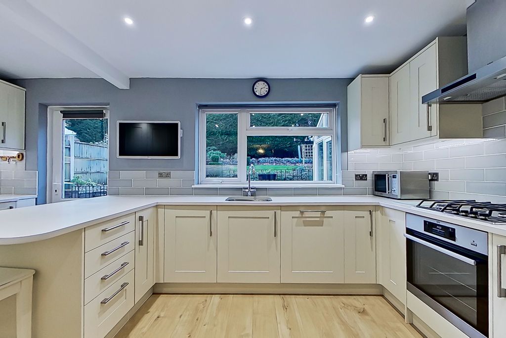 Property photo 2 of 43