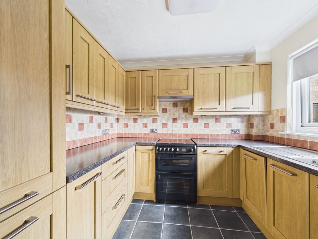 Property photo 3 of 17 Kitchen