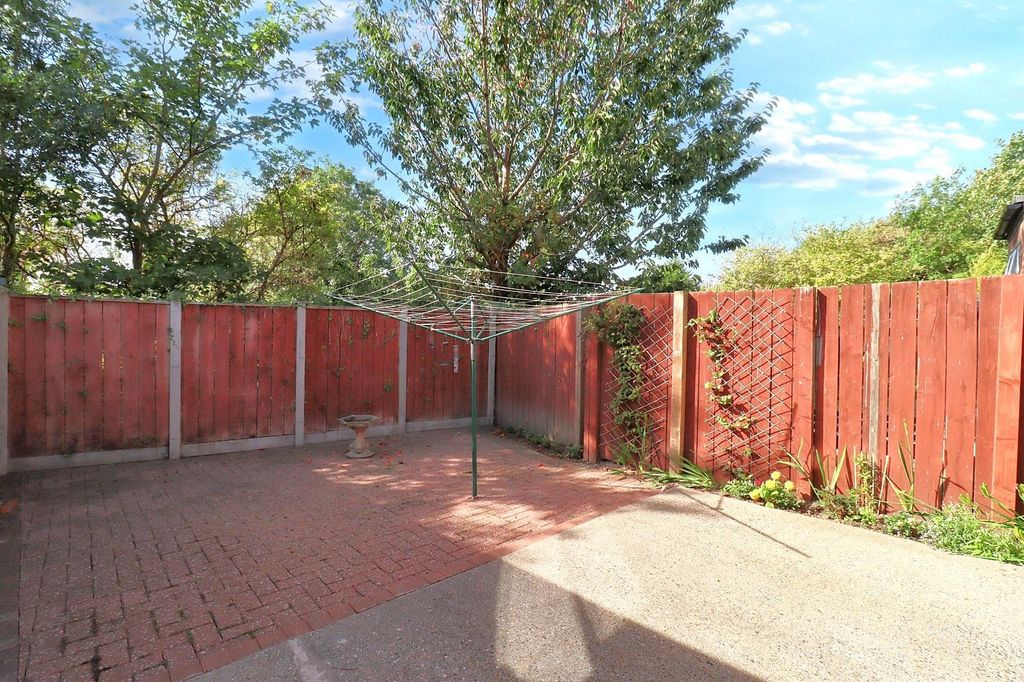 Property photo 2 of 20