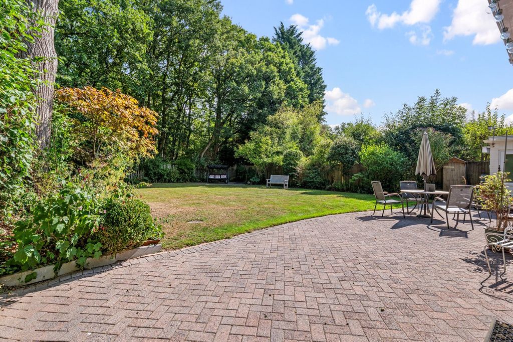 Property photo 2 of 33