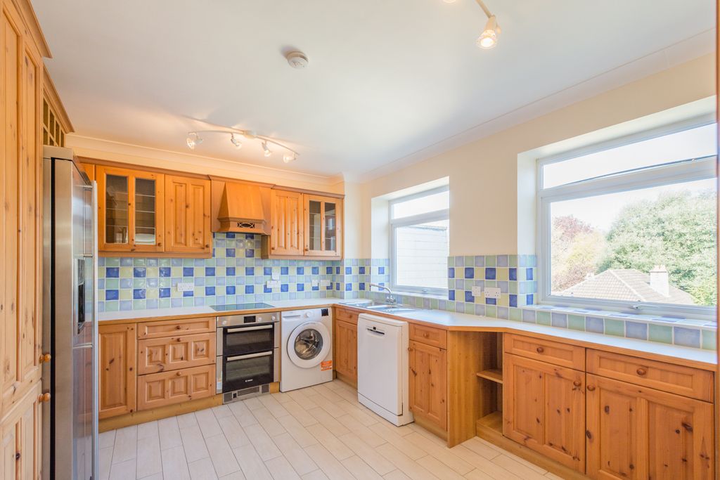 Property photo 3 of 19 14 Glencairn-3